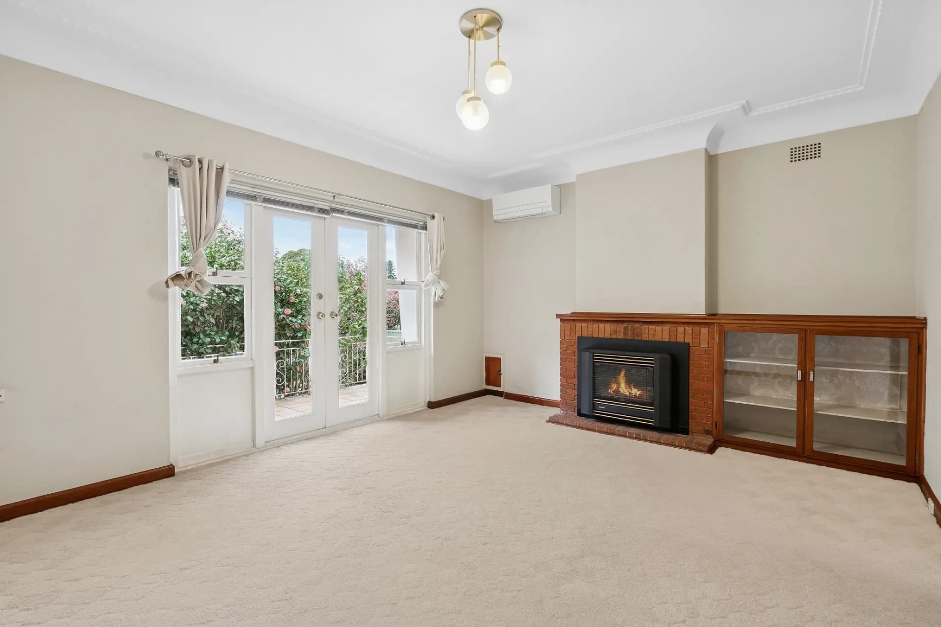 212 North Road, Eastwood., Eastwood - Thumbnail 2