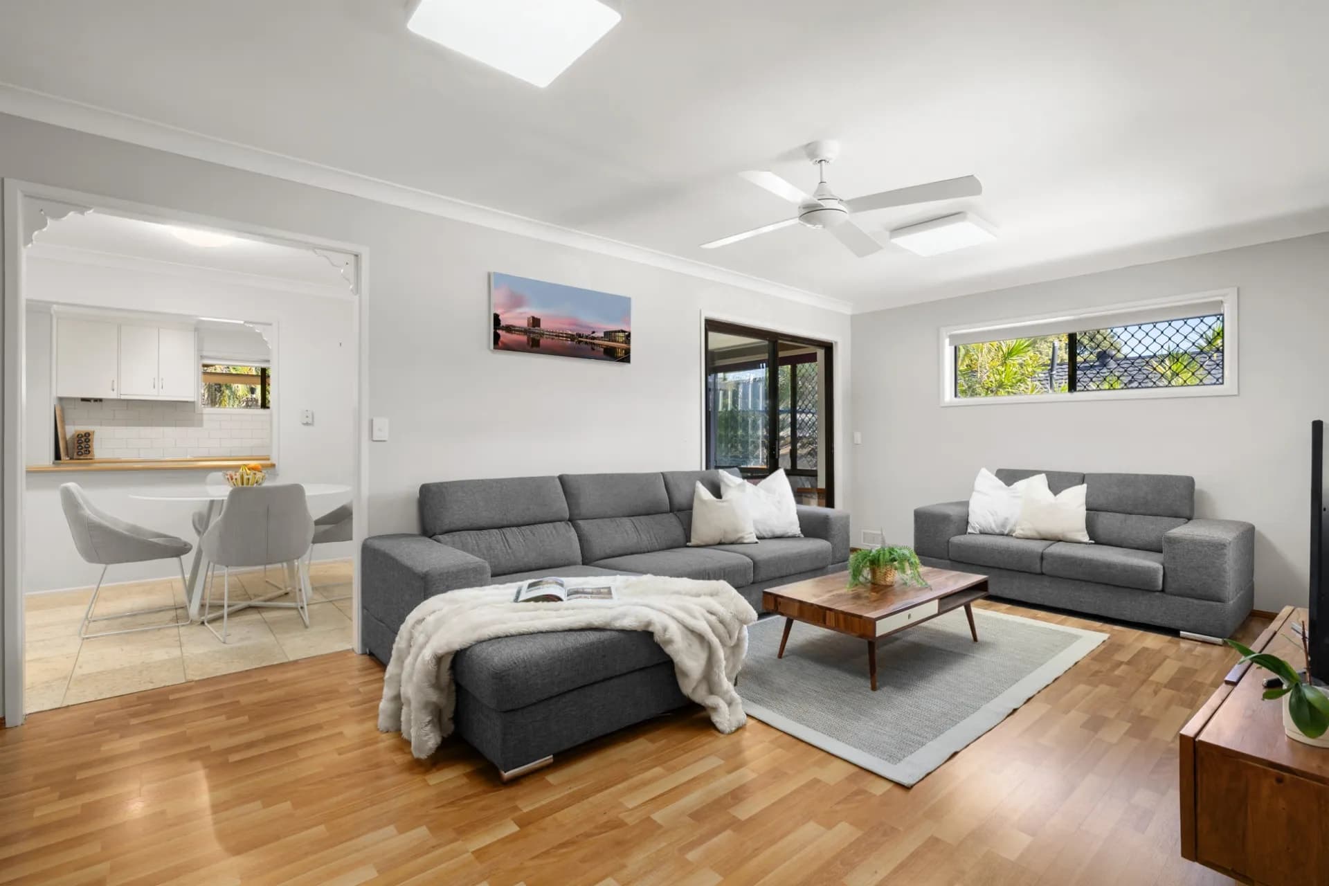37 Jardine Drive, Springwood., Springwood - Thumbnail 2
