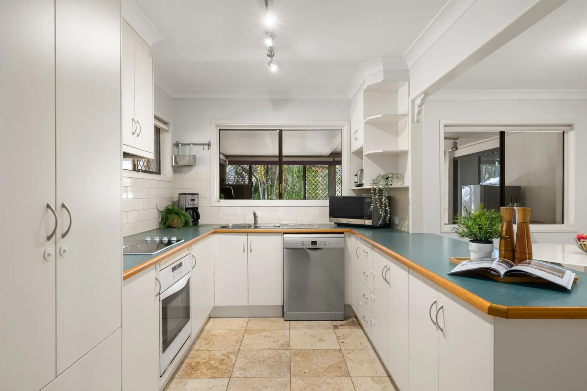 37 Jardine Drive, Springwood., Springwood - Thumbnail 4