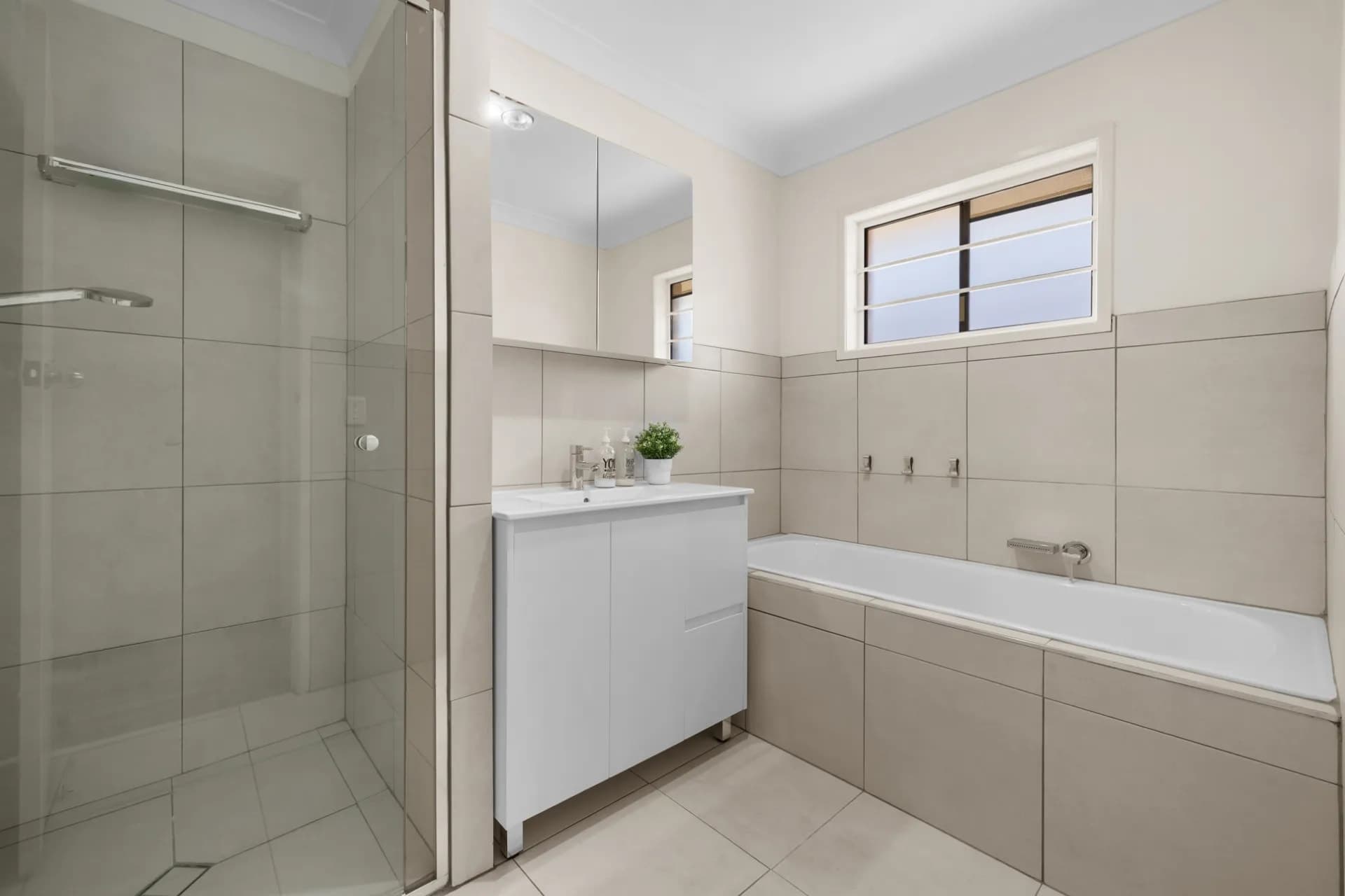 37 Jardine Drive, Springwood., Springwood - Thumbnail 8