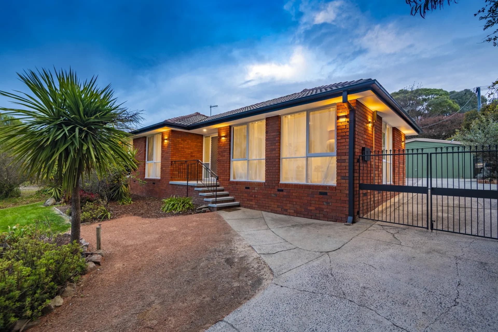 145 Chuculba  Crescent, Giralang., Giralang - Image 1