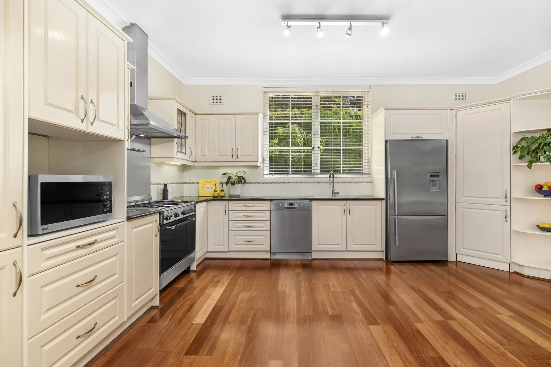 25 Rocher Avenue, Hunters Hill., Hunters Hill - Thumbnail 5