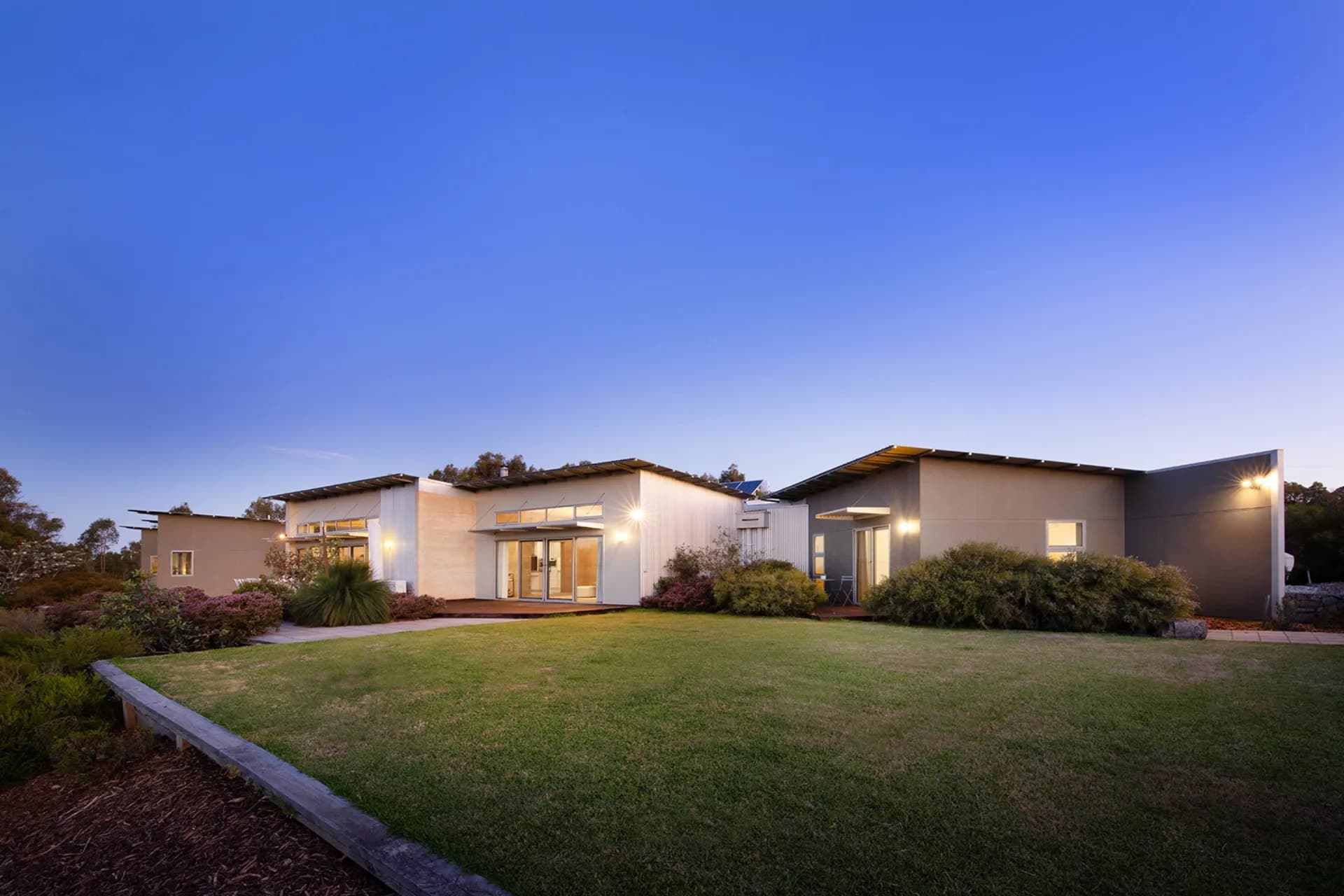 384 Pyrenees  Highway, Elphinstone., Elphinstone - Image 1