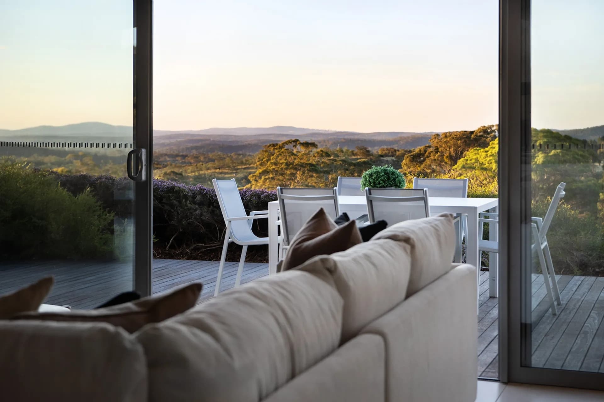 384 Pyrenees  Highway, Elphinstone., Elphinstone - Thumbnail 2