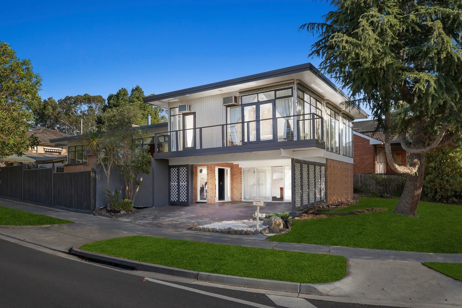 8 Mayfield Drive, Mount Waverley, Mount Waverley - Thumbnail 2