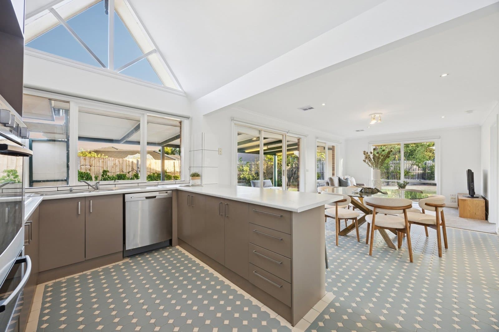 12 Lynda Court, Aspendale Gardens, Aspendale Gardens - Thumbnail 4