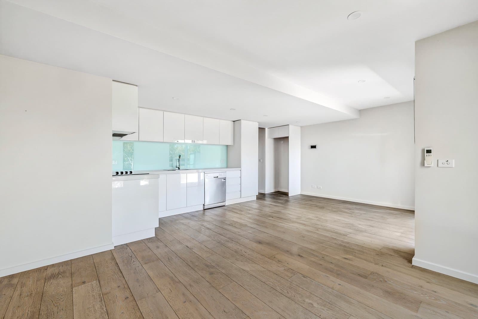 101/214 Warrigal Road, Oakleigh South, Oakleigh South - Thumbnail 2