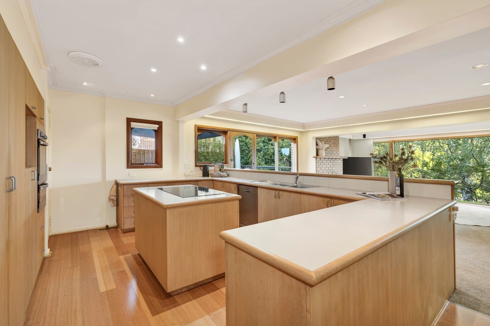 8 Belinda Crescent, Wheelers Hill, Wheelers Hill - Thumbnail 5