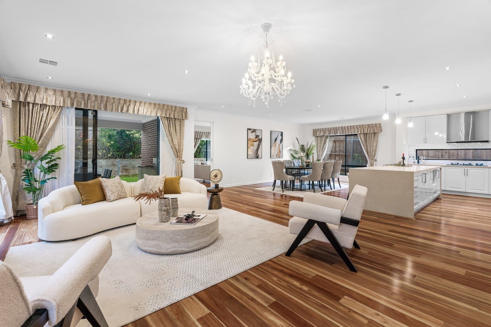 2 Blossom Court, Glen Waverley, Glen Waverley - Thumbnail 2