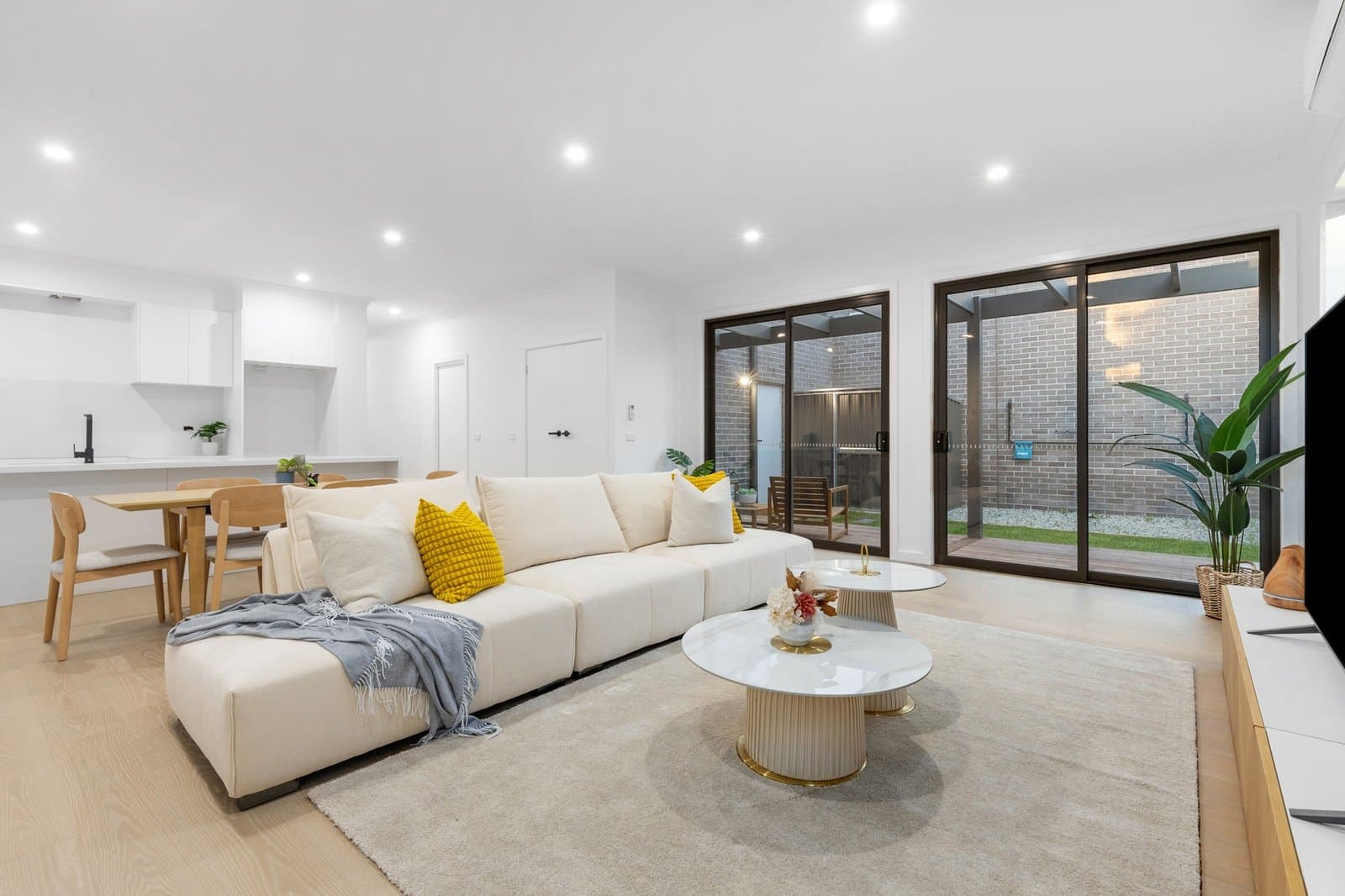2/25 Cleveland Road, Ashwood, Ashwood - Thumbnail 2