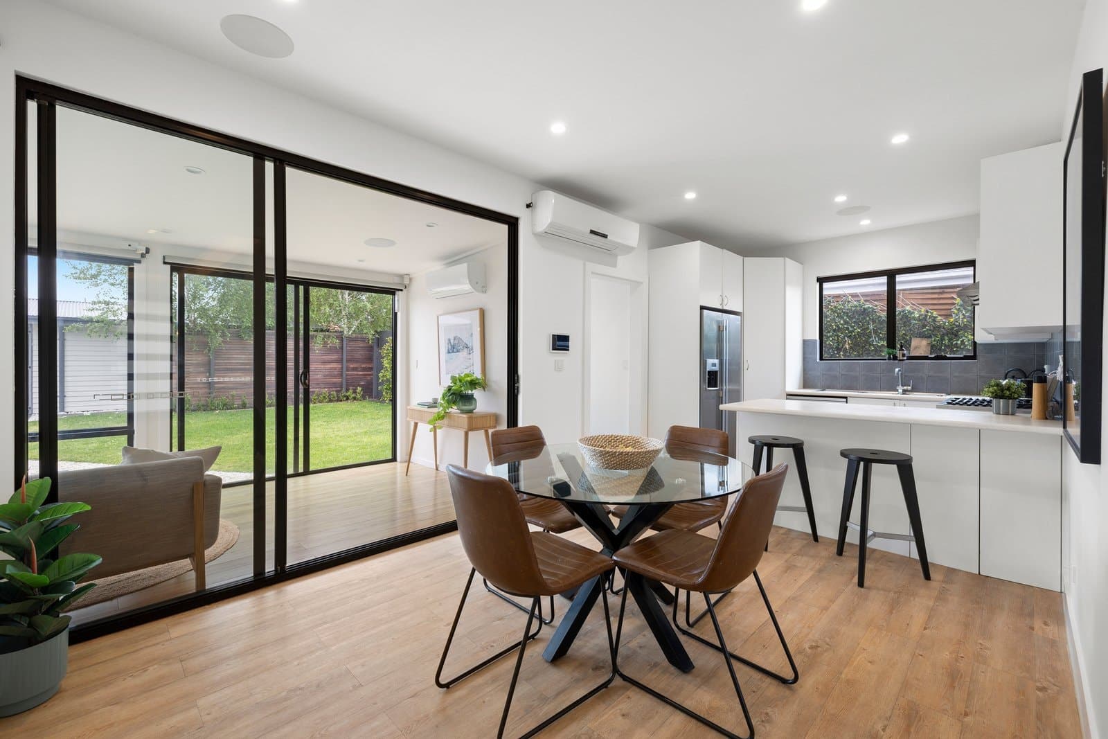 17 Judd Parade,
                        
                    
                    
                        
                            Cheltenham, Cheltenham - Thumbnail 4