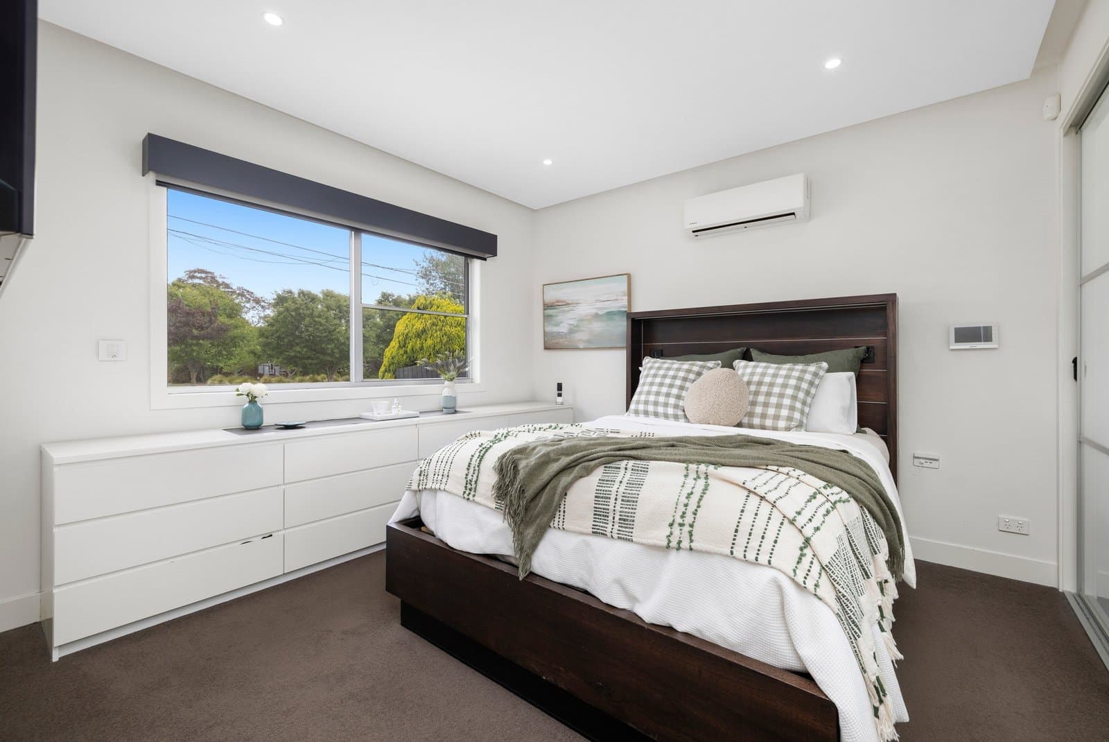 17 Judd Parade,
                        
                    
                    
                        
                            Cheltenham, Cheltenham - Thumbnail 7