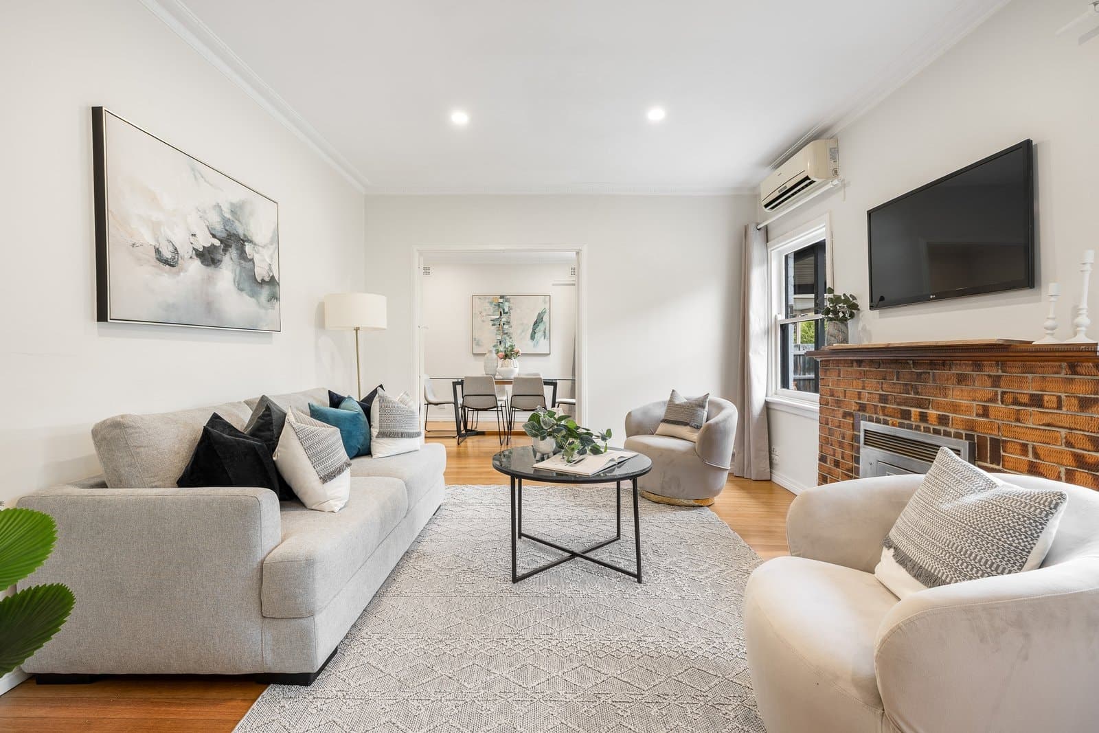 1/34 Irving Street, Mount Waverley, Mount Waverley - Thumbnail 2