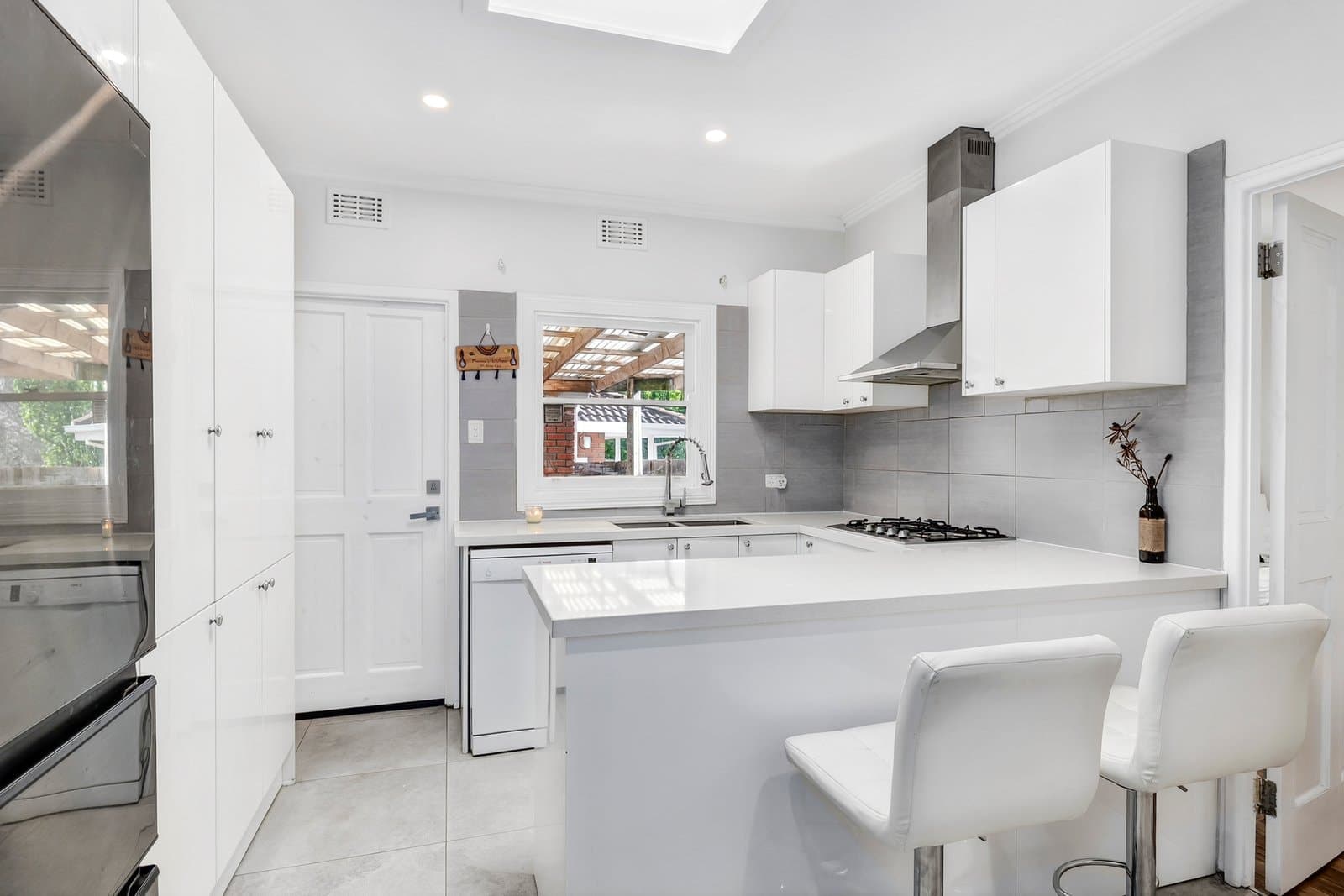 1/34 Irving Street, Mount Waverley, Mount Waverley - Thumbnail 3