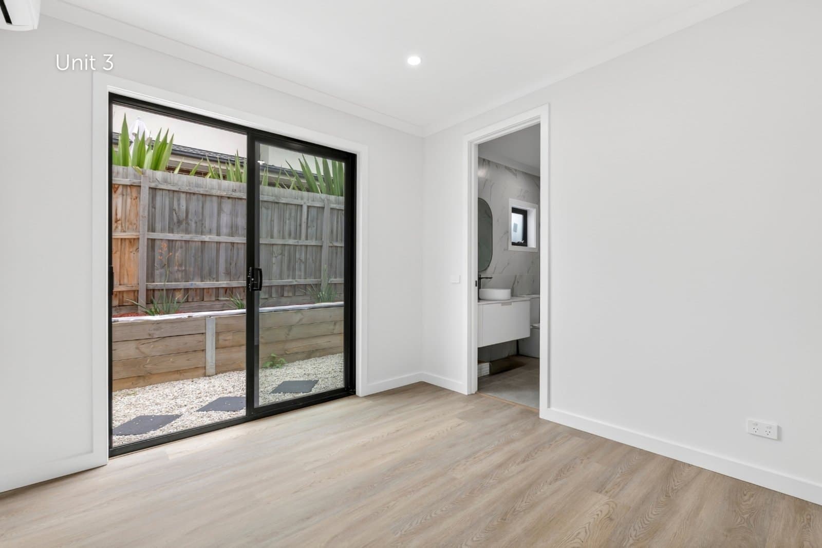2 & 3/74 Ferntree Gully Road,
                        
                    
                    
                        
                            Oakleigh East, Oakleigh East - Thumbnail 4