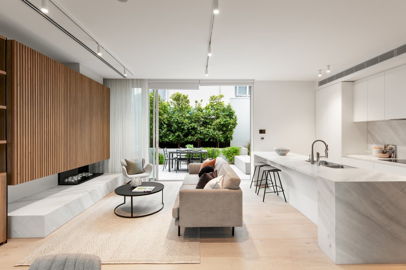 2/42C Head Street, Brighton, Brighton - Image 1