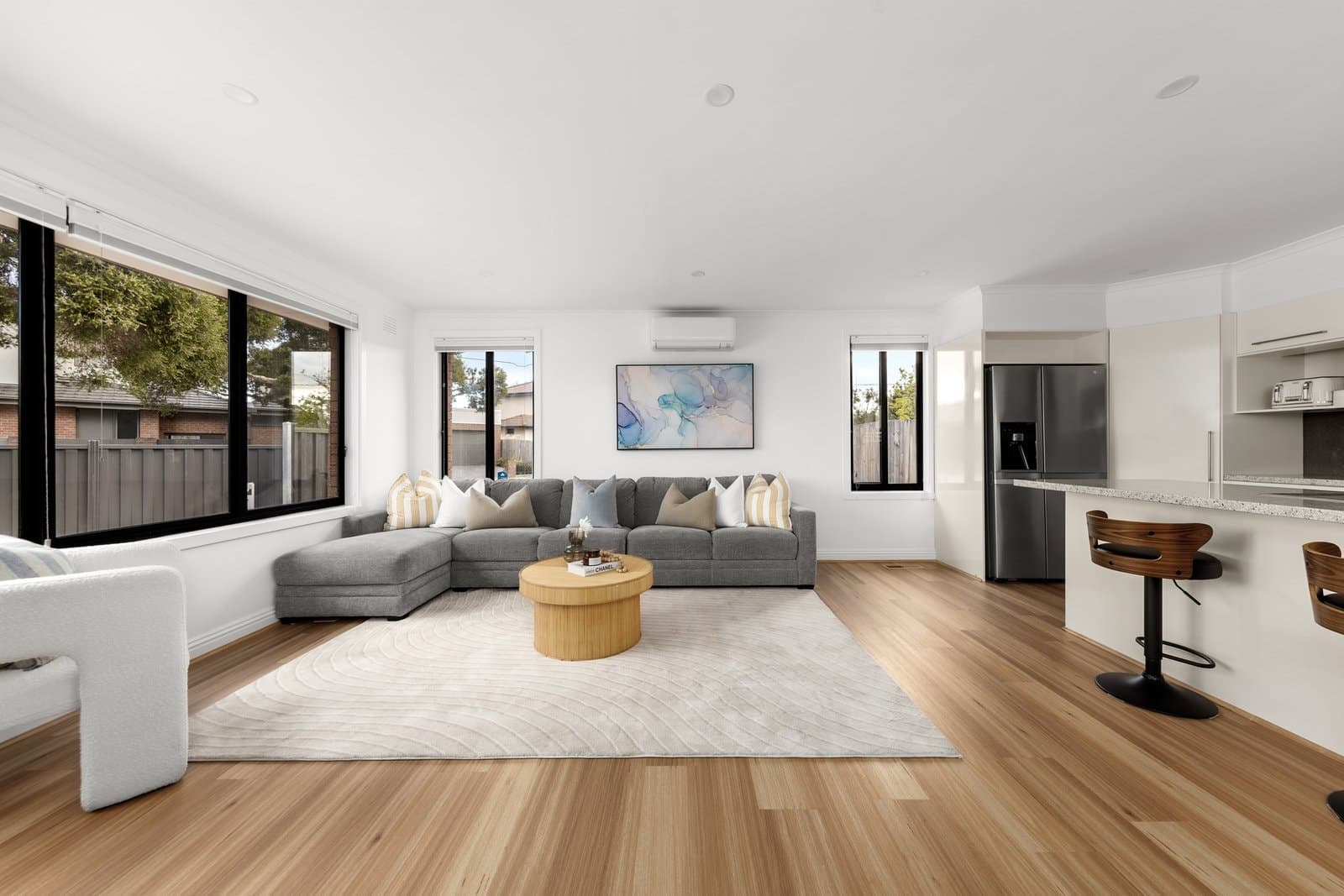 17 Ninevah Crescent, Wheelers Hill, Wheelers Hill - Thumbnail 2