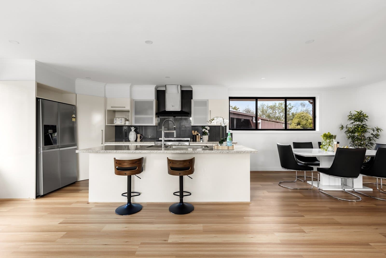17 Ninevah Crescent, Wheelers Hill, Wheelers Hill - Thumbnail 3