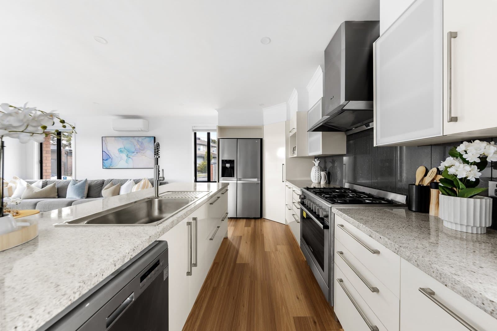 17 Ninevah Crescent, Wheelers Hill, Wheelers Hill - Thumbnail 4