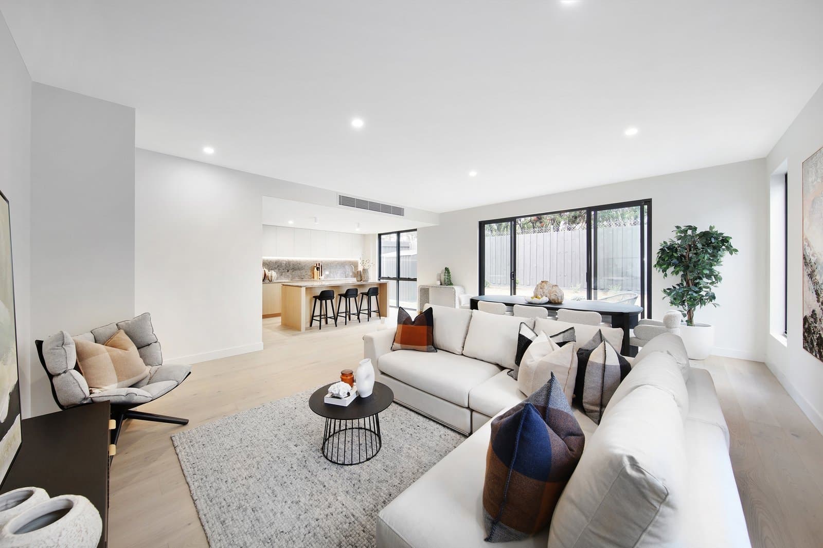 4 Hodgson Grove, Bentleigh East, Bentleigh East - Thumbnail 2
