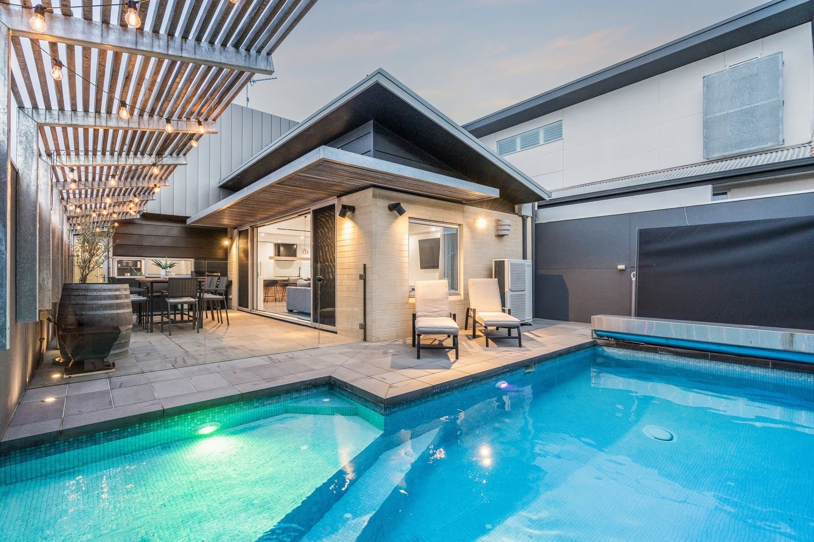 18 Pescott Street, Newtown, Newtown - Thumbnail 2