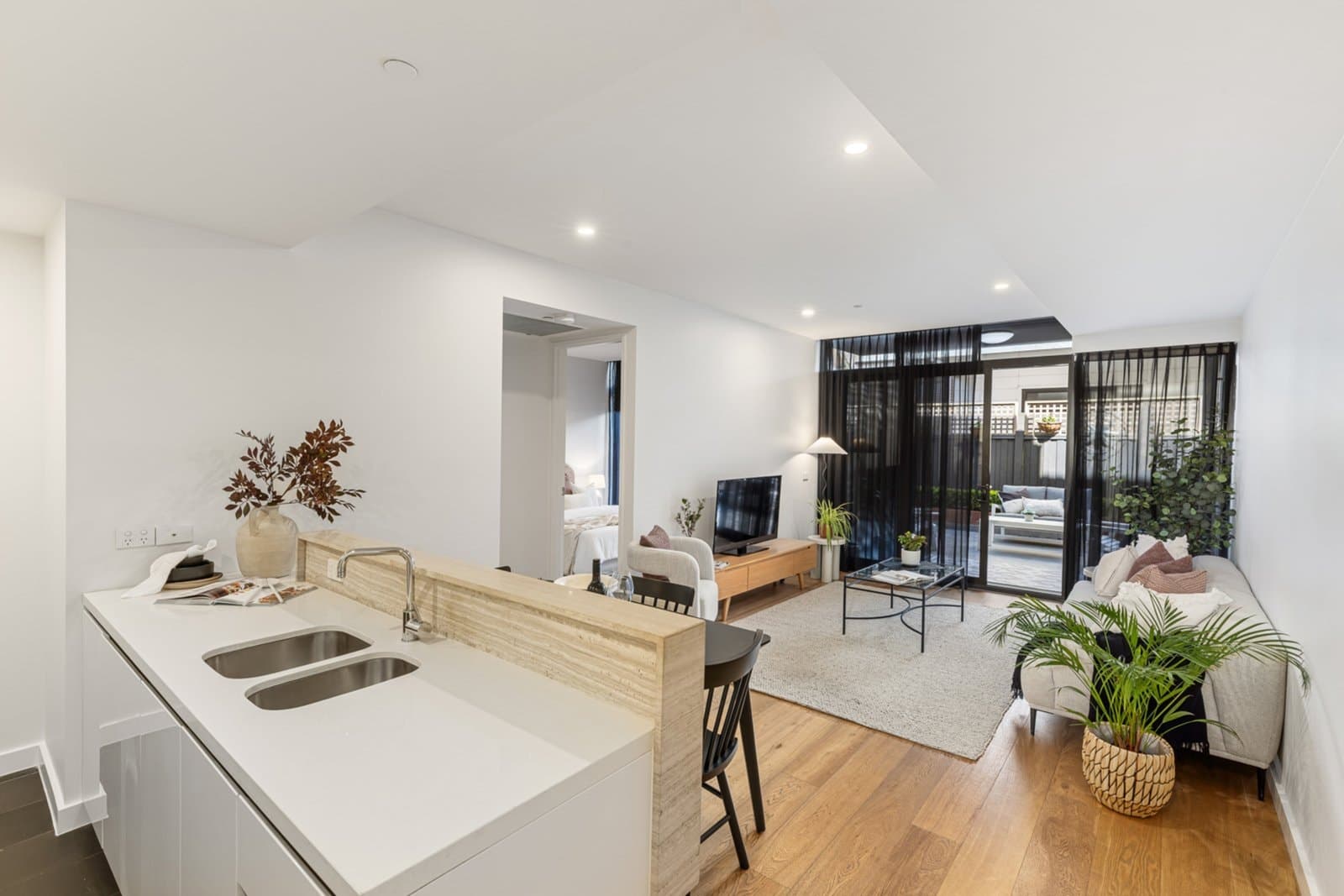 2/18 Wendouree Parade, Lake Wendouree, Lake Wendouree - Image 1