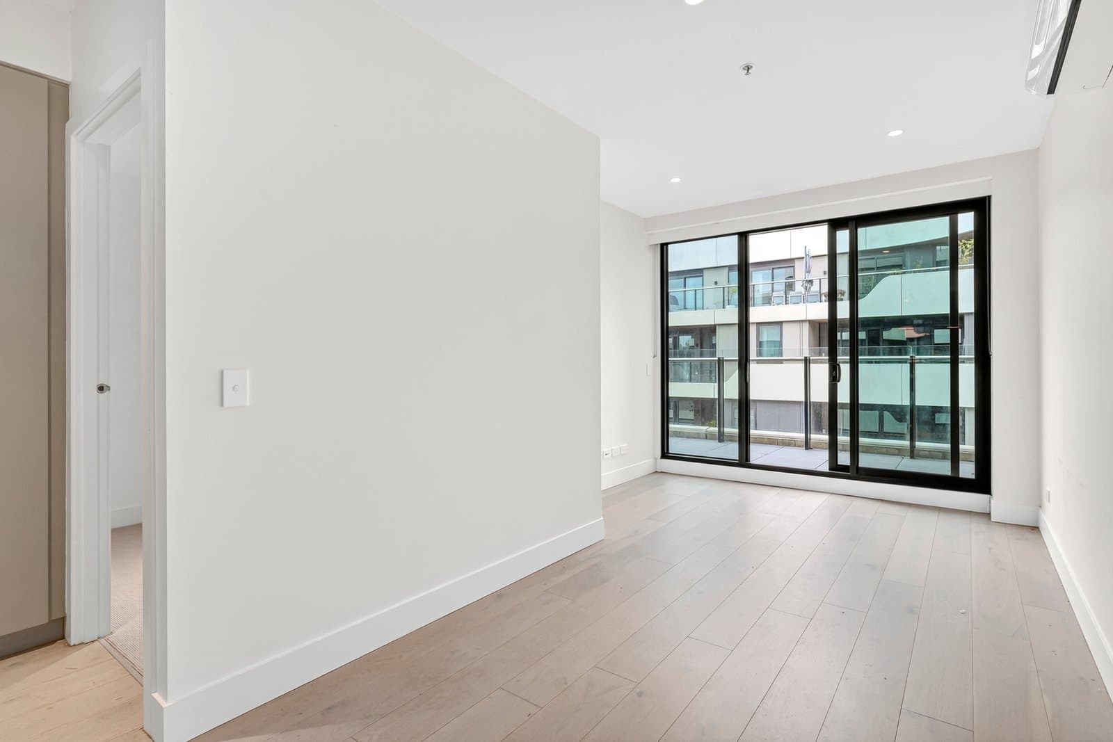 207/35 Camberwell Road, Hawthorn East, Hawthorn East - Thumbnail 5