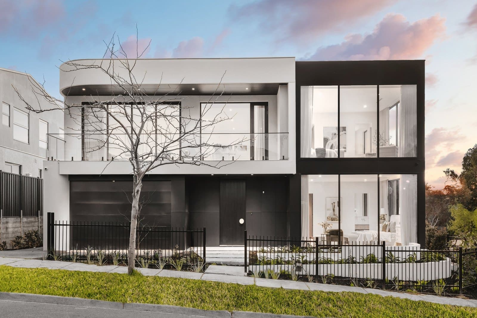 11 Vivianne Avenue, Mont Albert North, Mont Albert North - Thumbnail 2