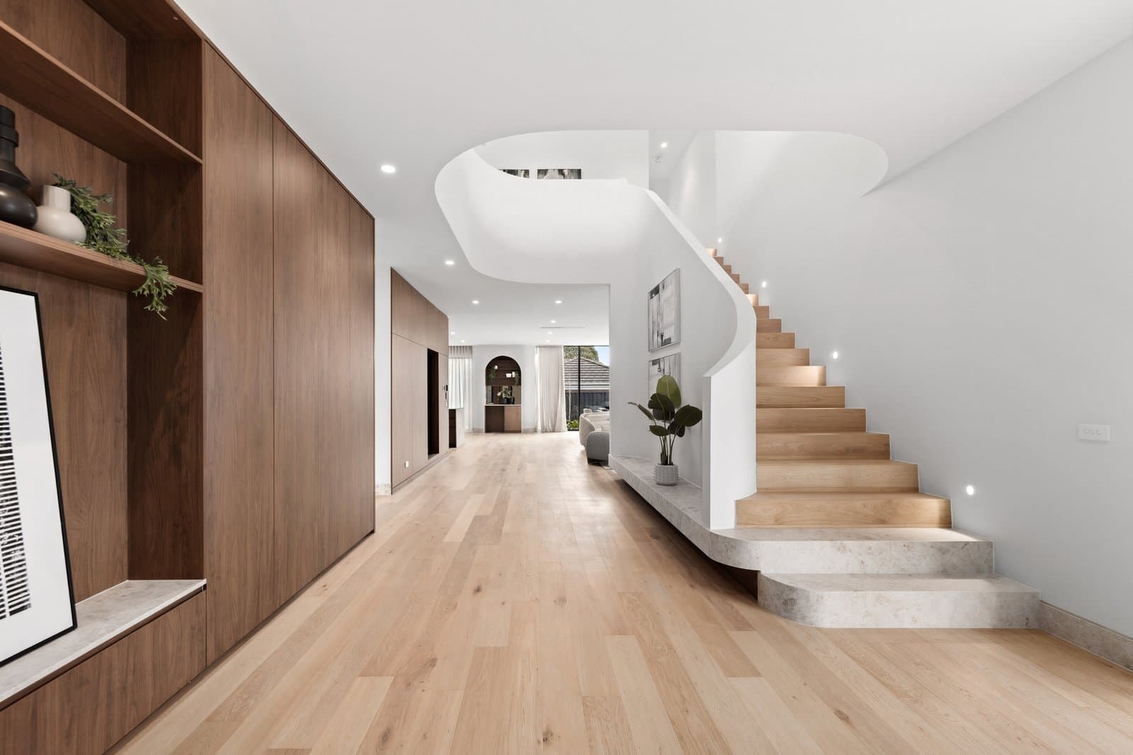 11 Vivianne Avenue, Mont Albert North, Mont Albert North - Thumbnail 3