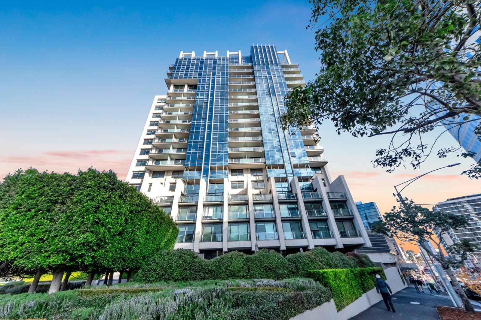 1002/2-14 Albert Road,
                        
                    
                    
                        
                            South Melbourne, South Melbourne - Thumbnail 2