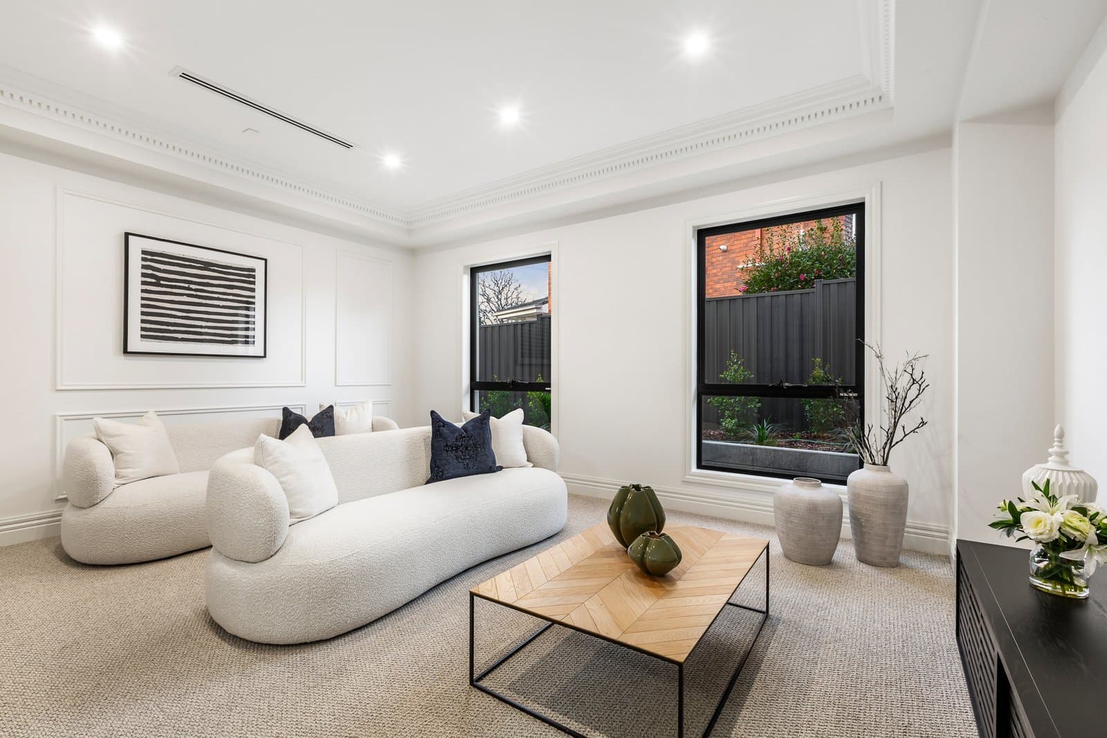 16 Cambrian Crescent, Wheelers Hill, Wheelers Hill - Thumbnail 3