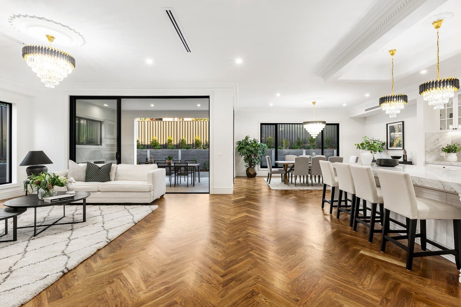16 Cambrian Crescent, Wheelers Hill, Wheelers Hill - Thumbnail 6