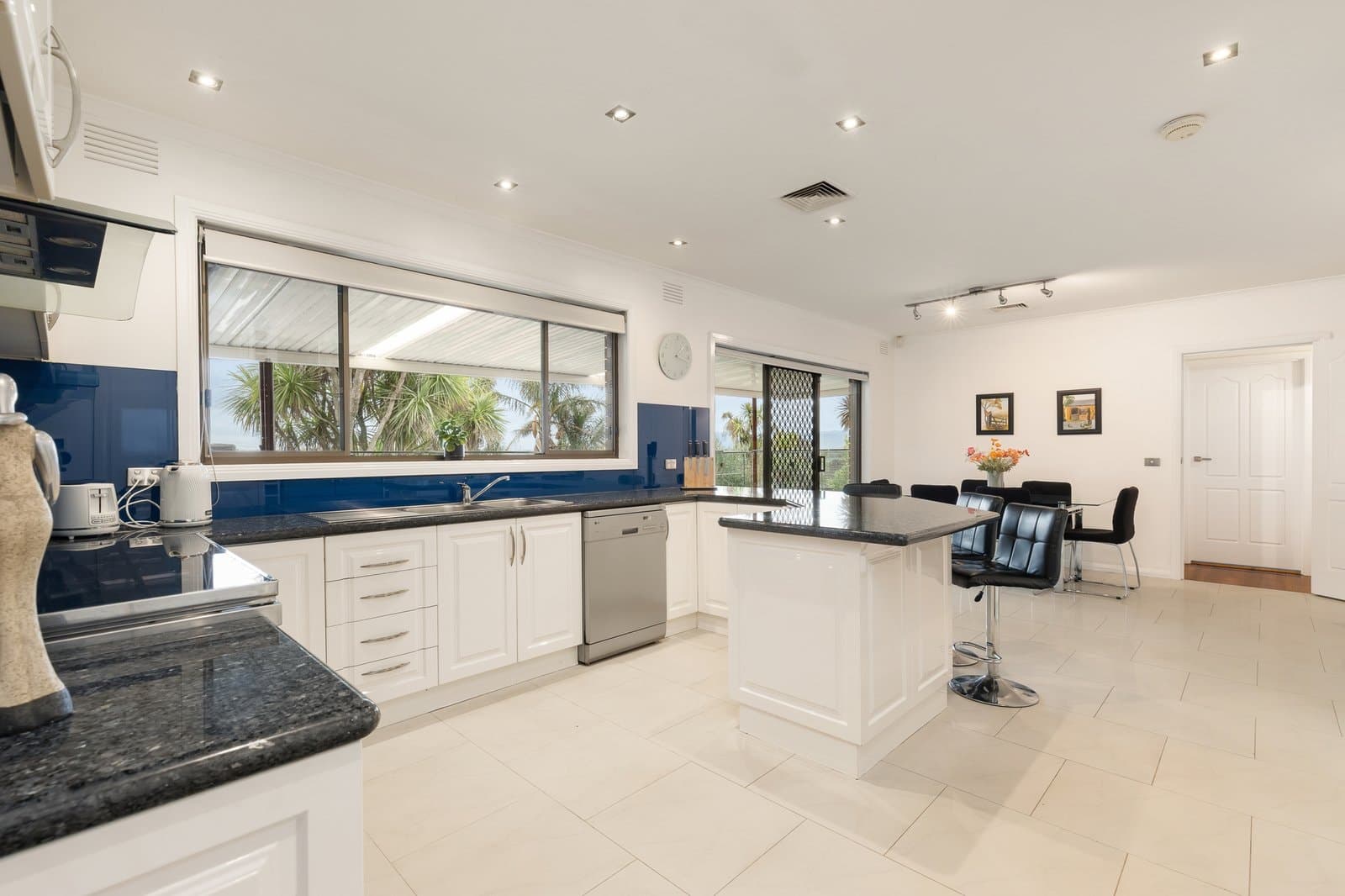 941-943 Ferntree Gully Road, Wheelers Hill, Wheelers Hill - Thumbnail 7