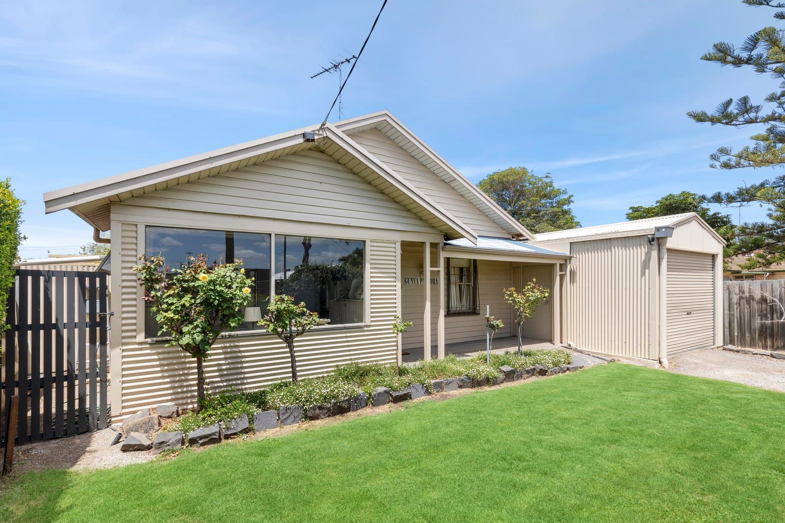 10 Seaforth Street, North Shore, North Shore - Thumbnail 2
