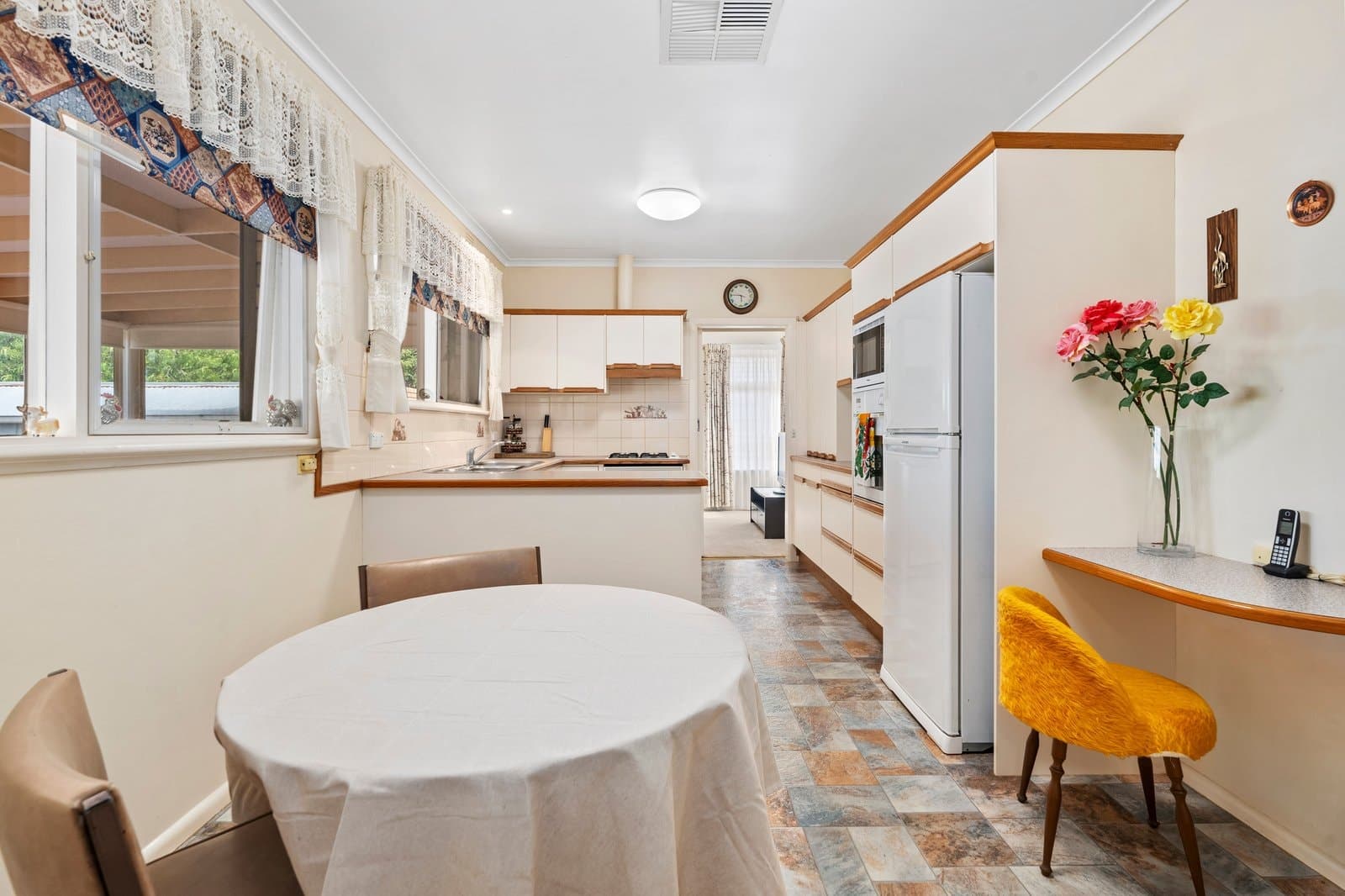 118 Watsons Road, Glen Waverley, Glen Waverley - Thumbnail 6