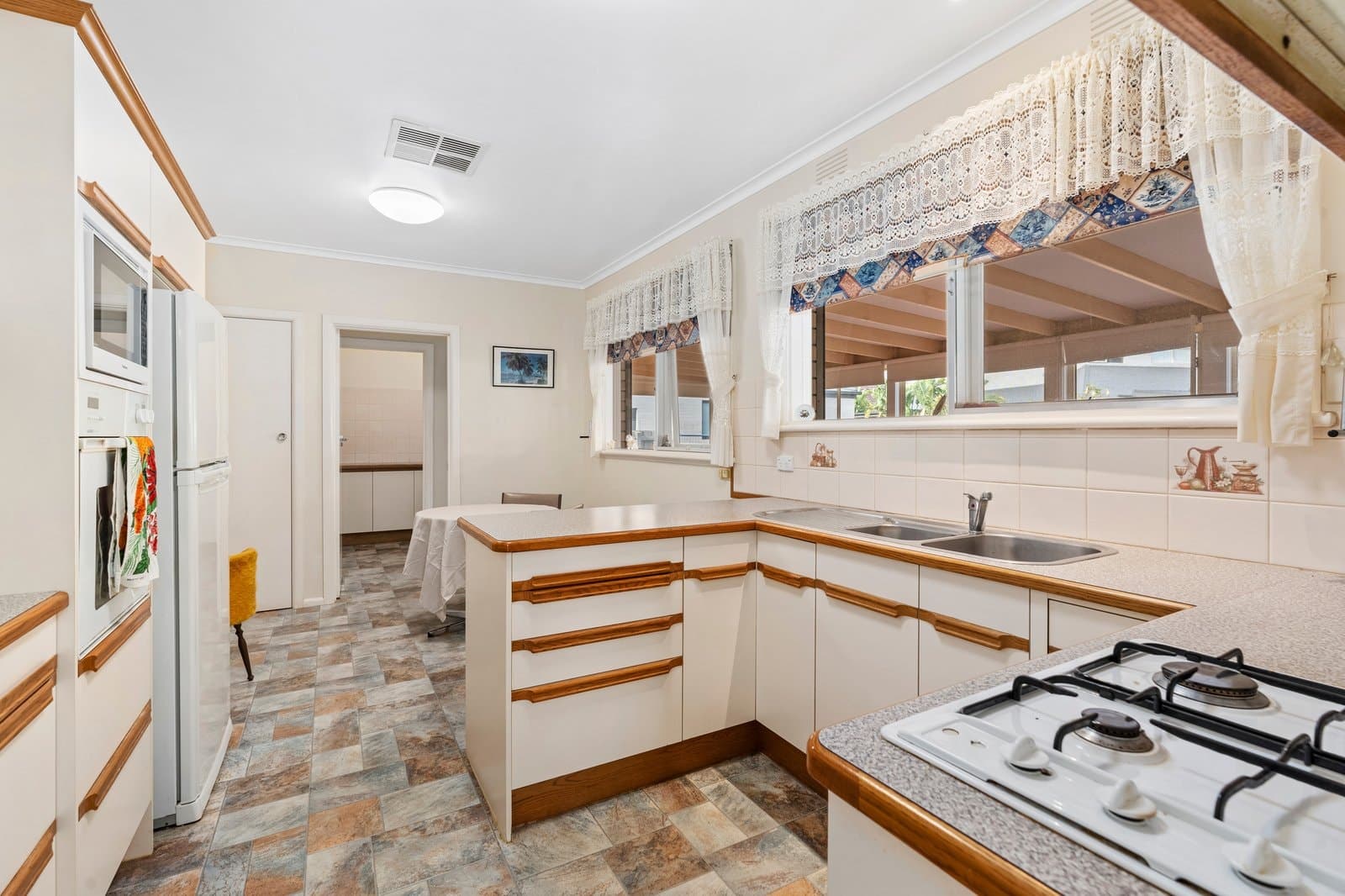 118 Watsons Road, Glen Waverley, Glen Waverley - Thumbnail 8