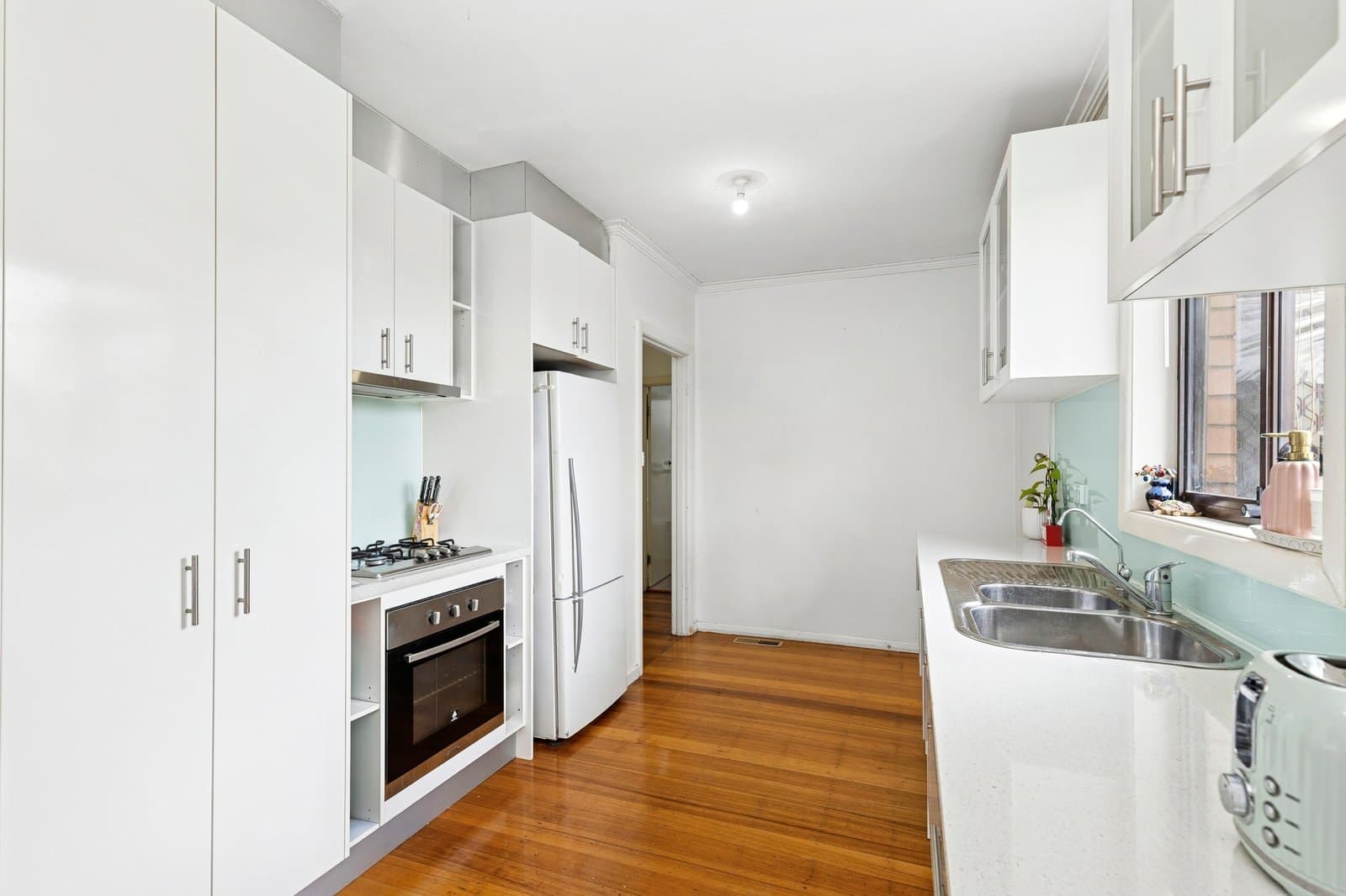 4 Emerald Court, Belmont, Belmont - Thumbnail 4