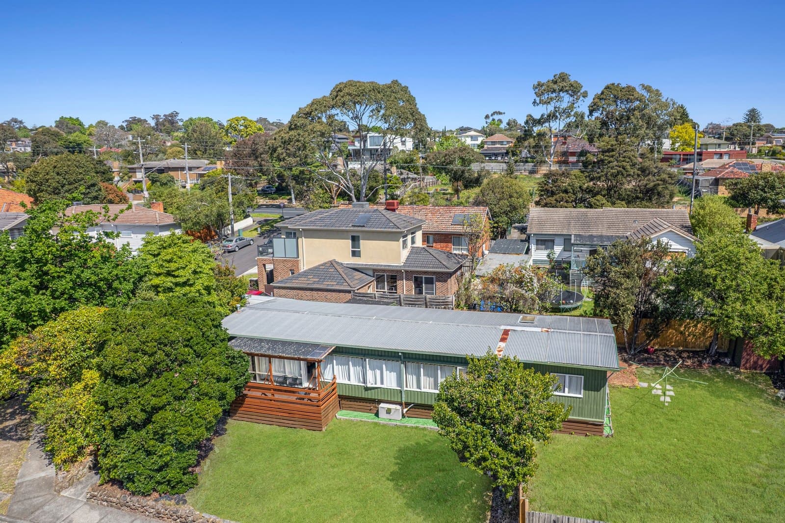4 Ian Grove, Burwood, Burwood - Thumbnail 2