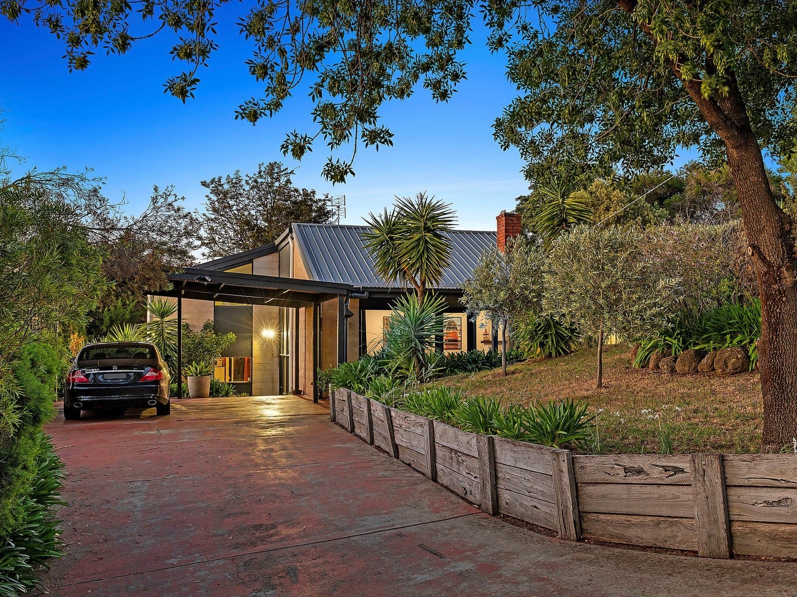 300 Rowan Street, Golden Square, Golden Square - Image 1
