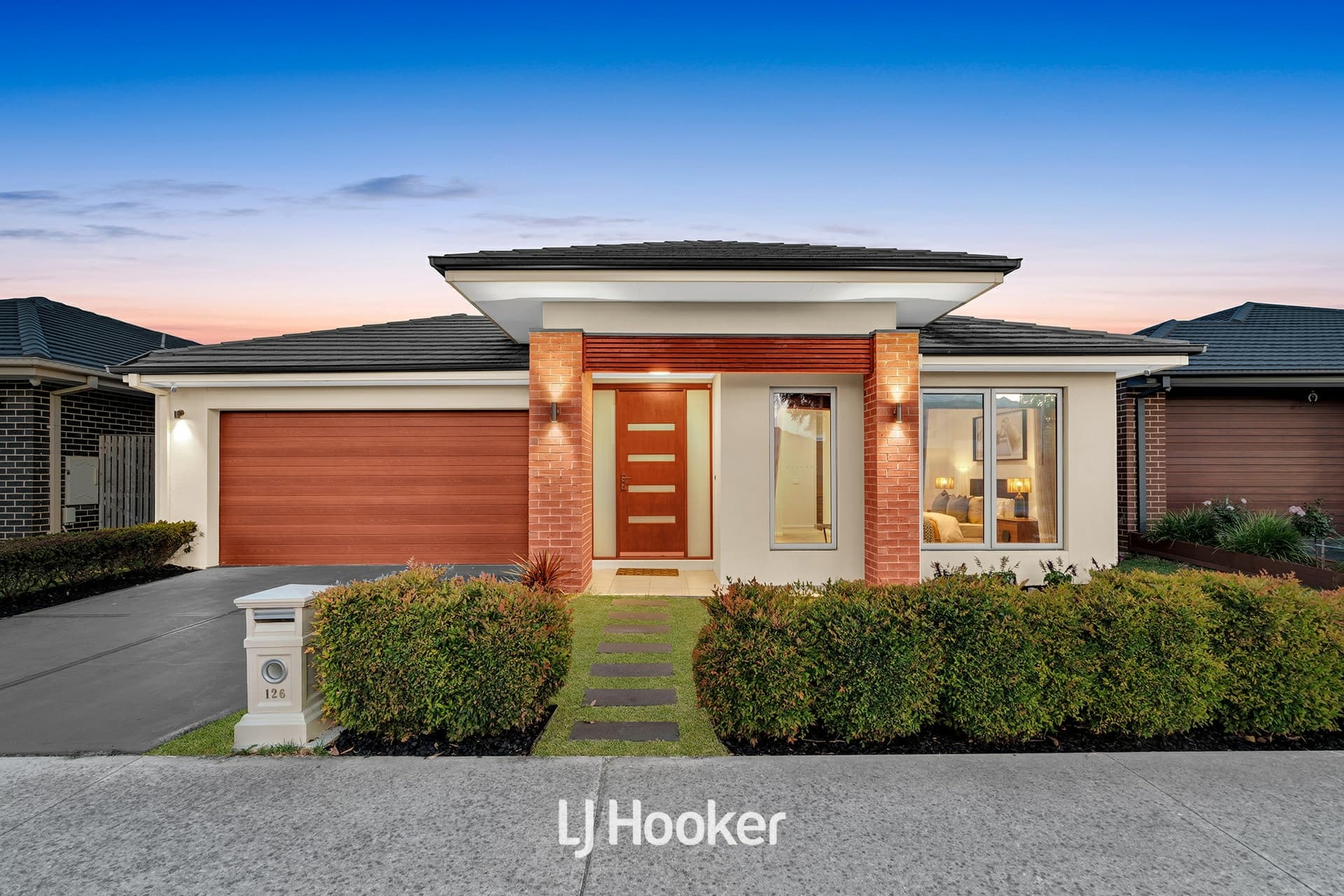 126 Wheelers Park Drive, Cranbourne North, Cranbourne North - Thumbnail 2