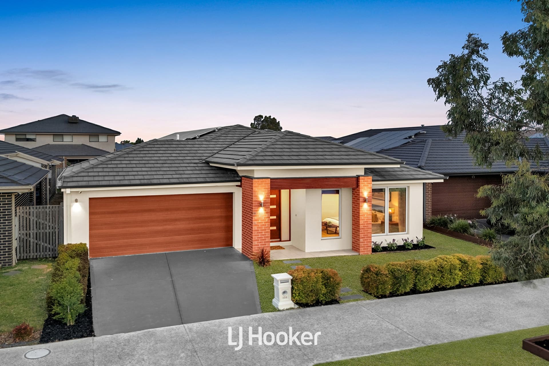 126 Wheelers Park Drive, Cranbourne North, Cranbourne North - Thumbnail 3