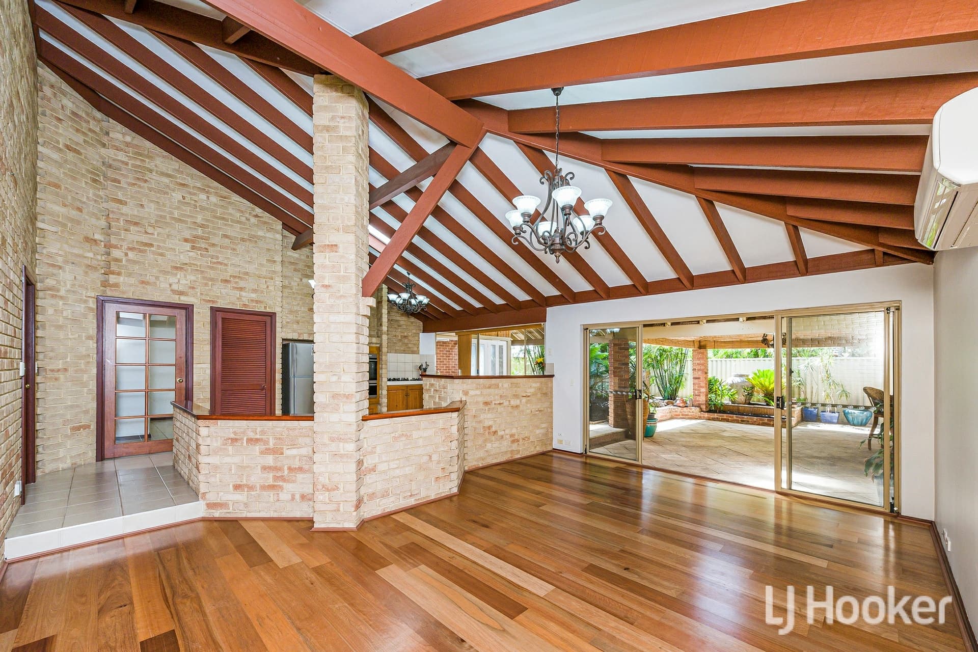 10 Camelot Court, Thornlie, Thornlie - Thumbnail 2