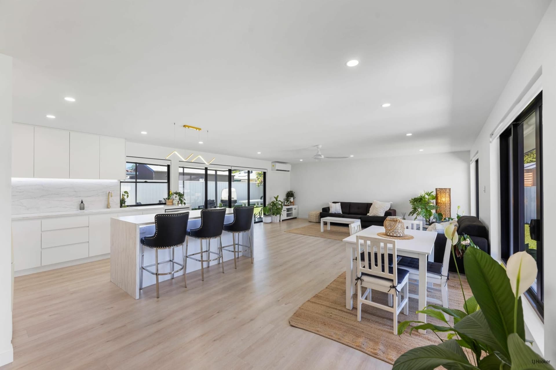 11 Togos Avenue, Currumbin Waters, Currumbin Waters - Thumbnail 4