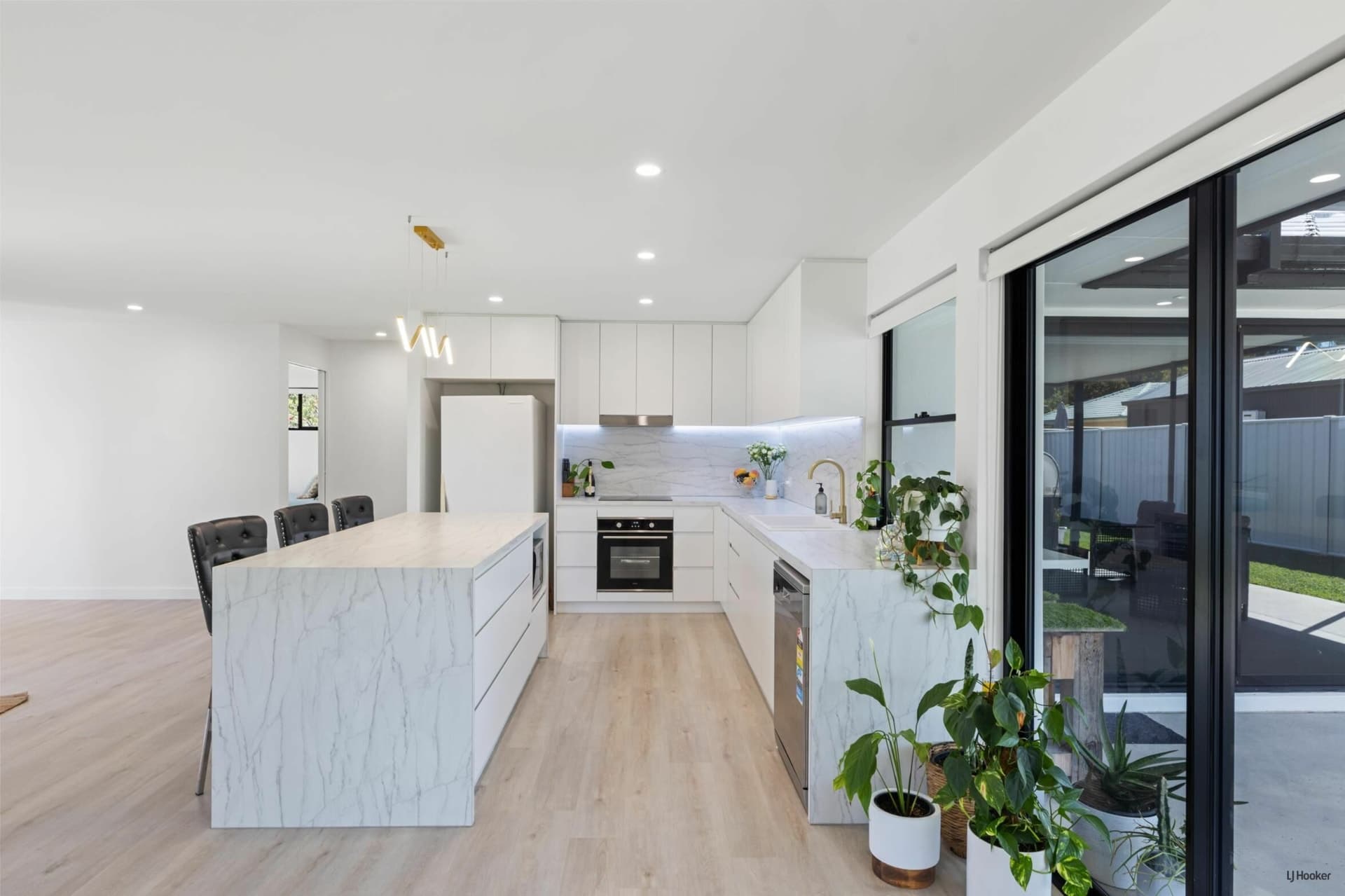 11 Togos Avenue, Currumbin Waters, Currumbin Waters - Thumbnail 7