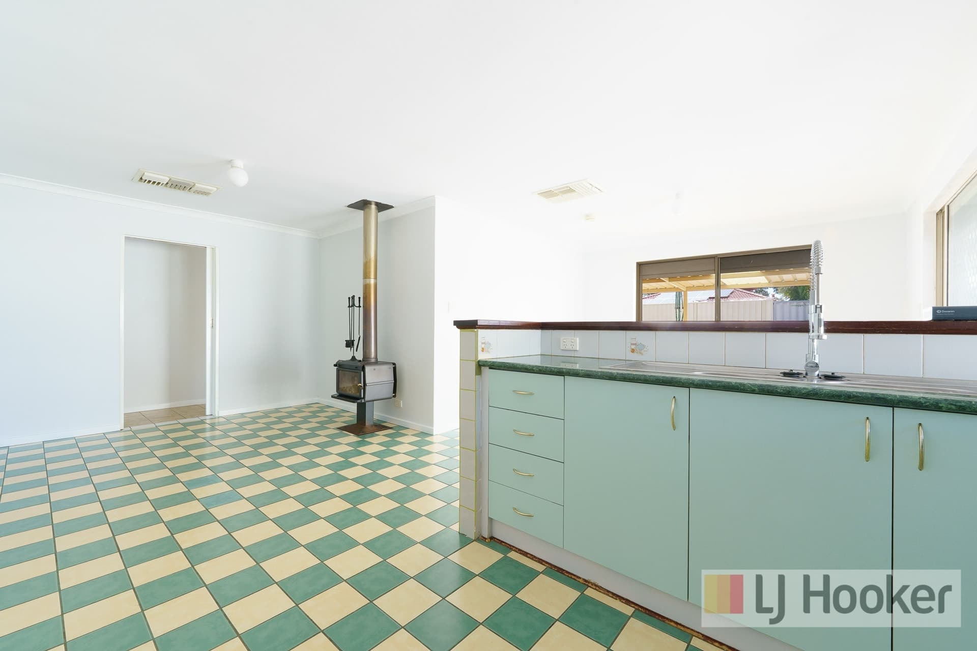 72 Lewis Jones Cross, Stratton, Stratton - Thumbnail 3