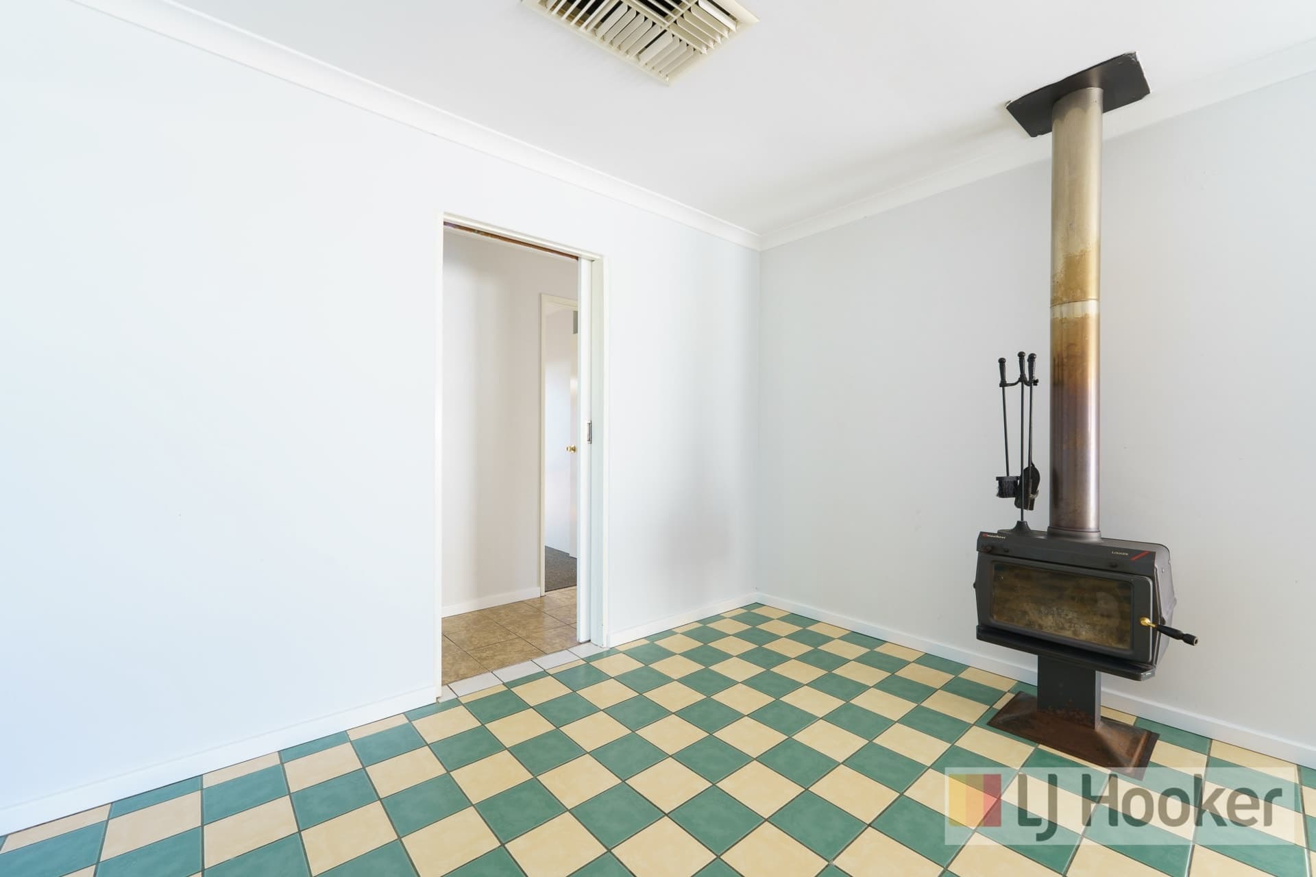 72 Lewis Jones Cross, Stratton, Stratton - Thumbnail 4