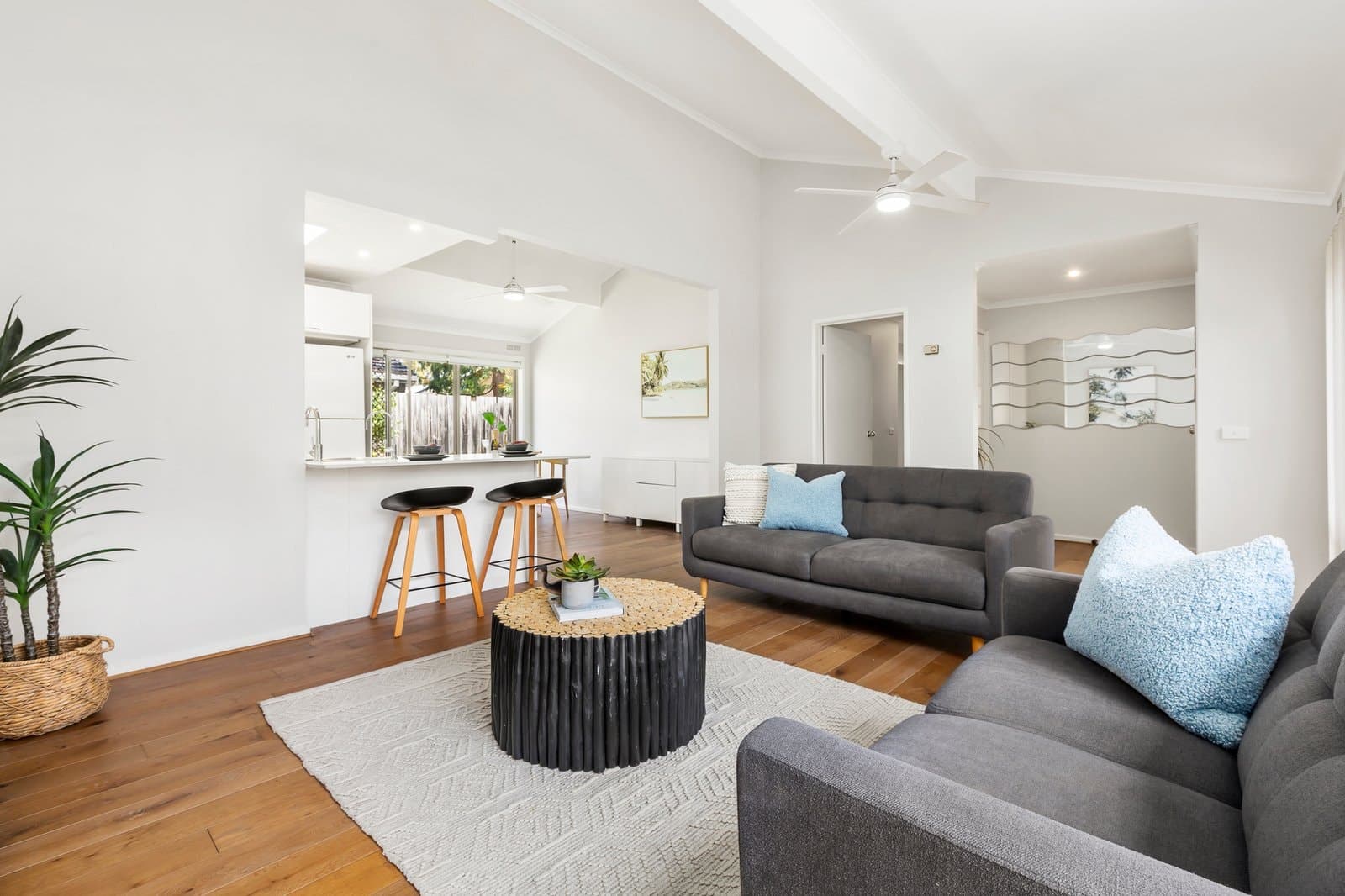 14 Baxter Court, Chelsea, Chelsea - Thumbnail 2