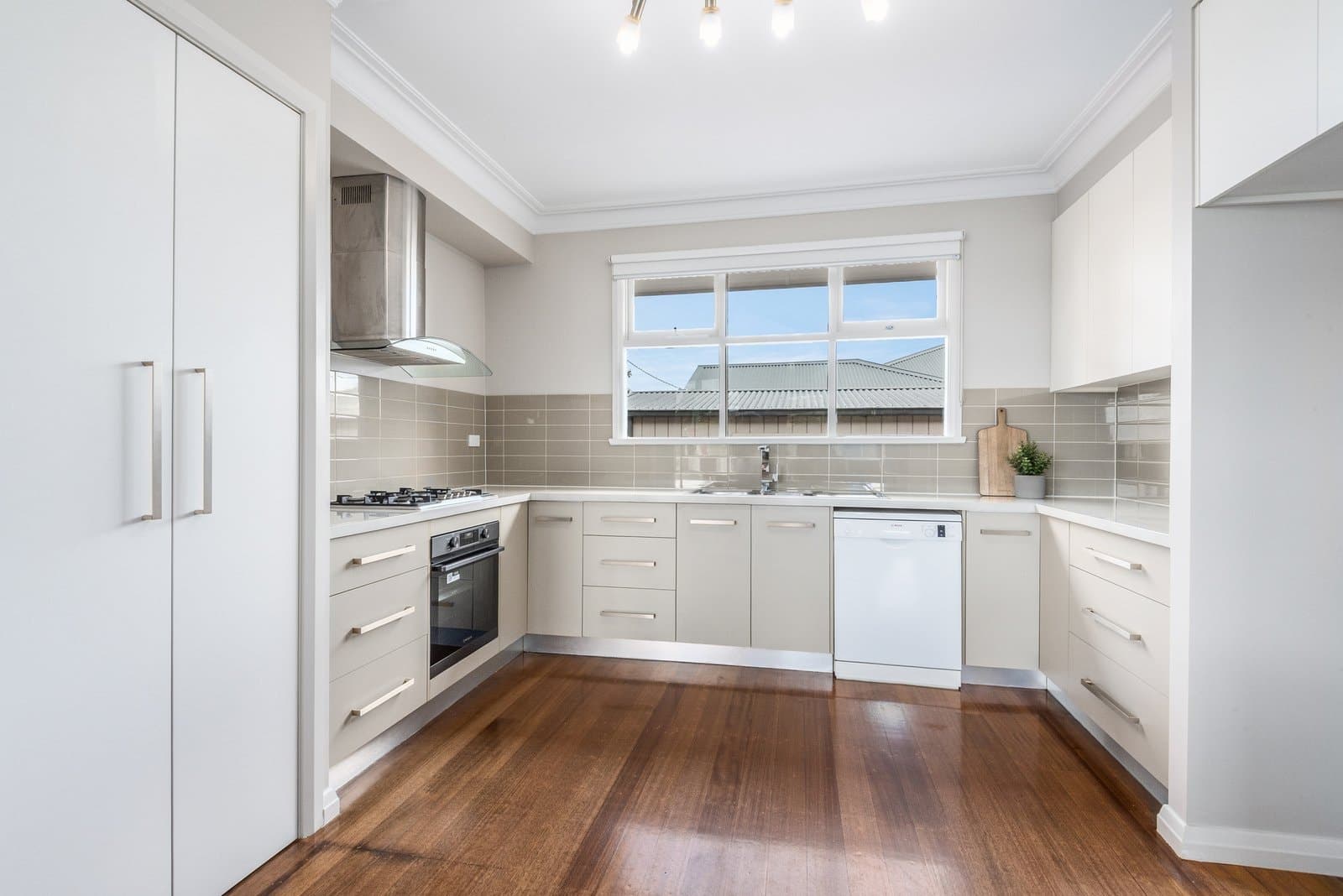1 Roslyn Road, Belmont, Belmont - Thumbnail 5