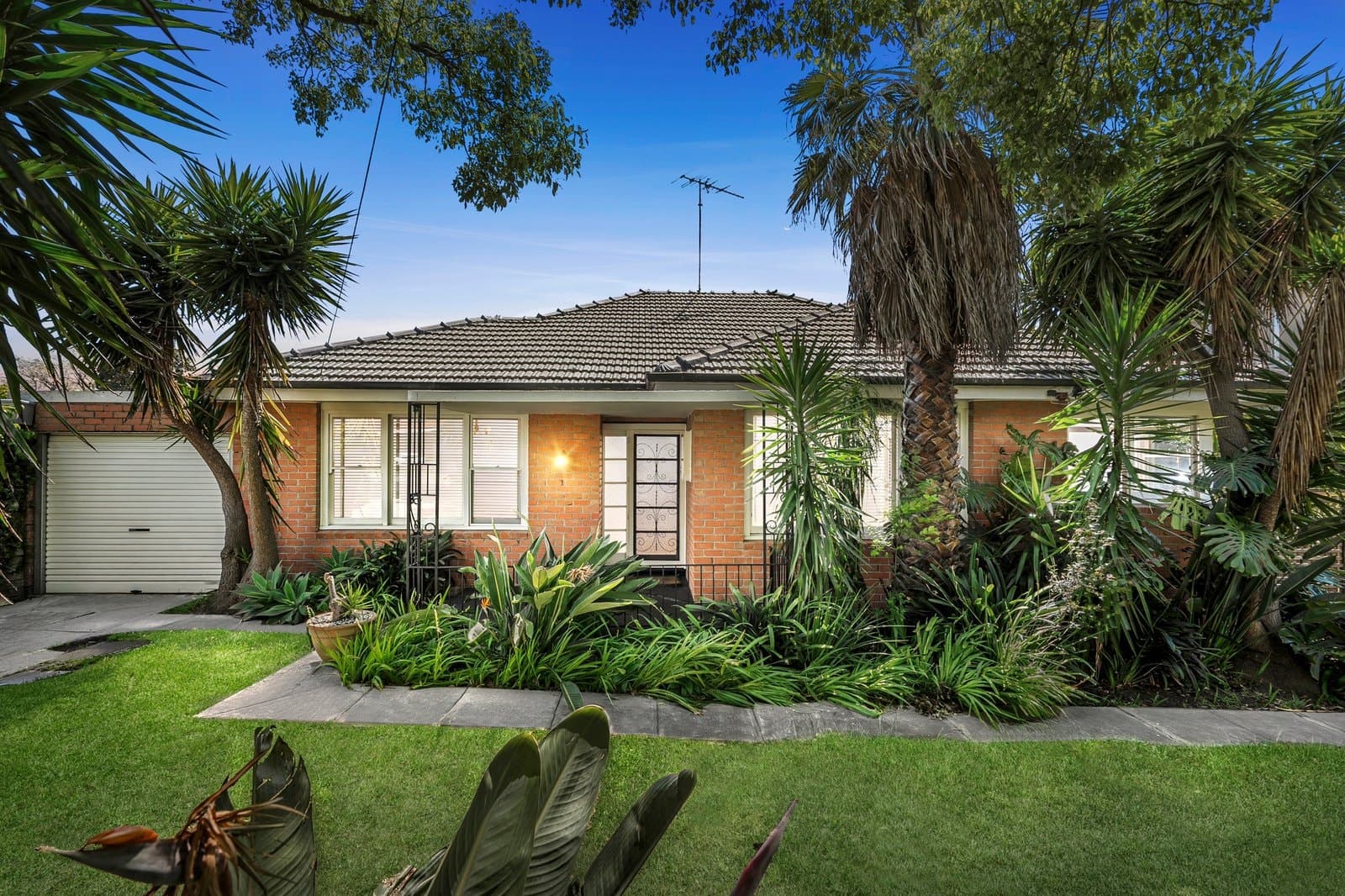 28 Douglass Street, Manifold Heights, Manifold Heights - Image 1