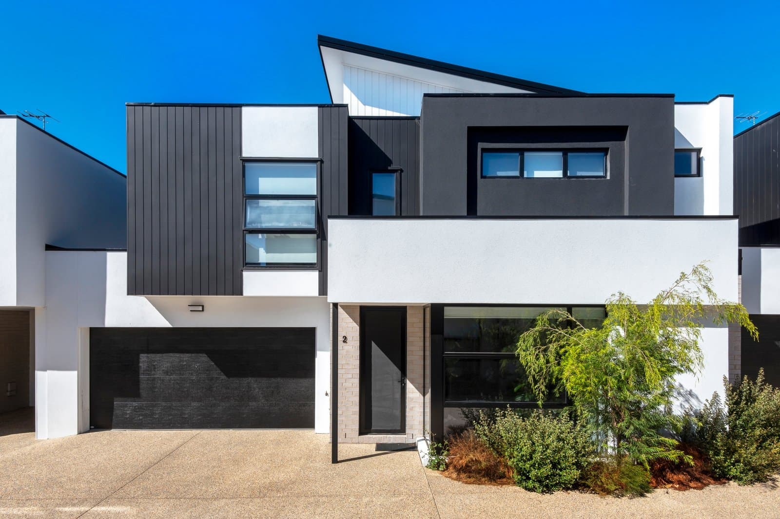 2/72-74 Vines Road, Hamlyn Heights, Hamlyn Heights - Image 1